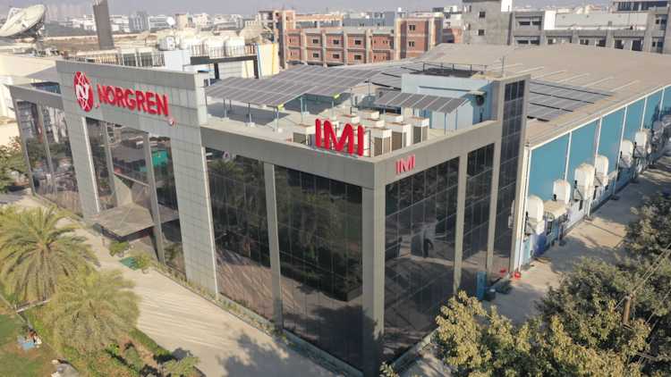 Noida tesisimiz için neden gücün %35'ini güneş panellerinden almak sadece bir başlangıçtı?